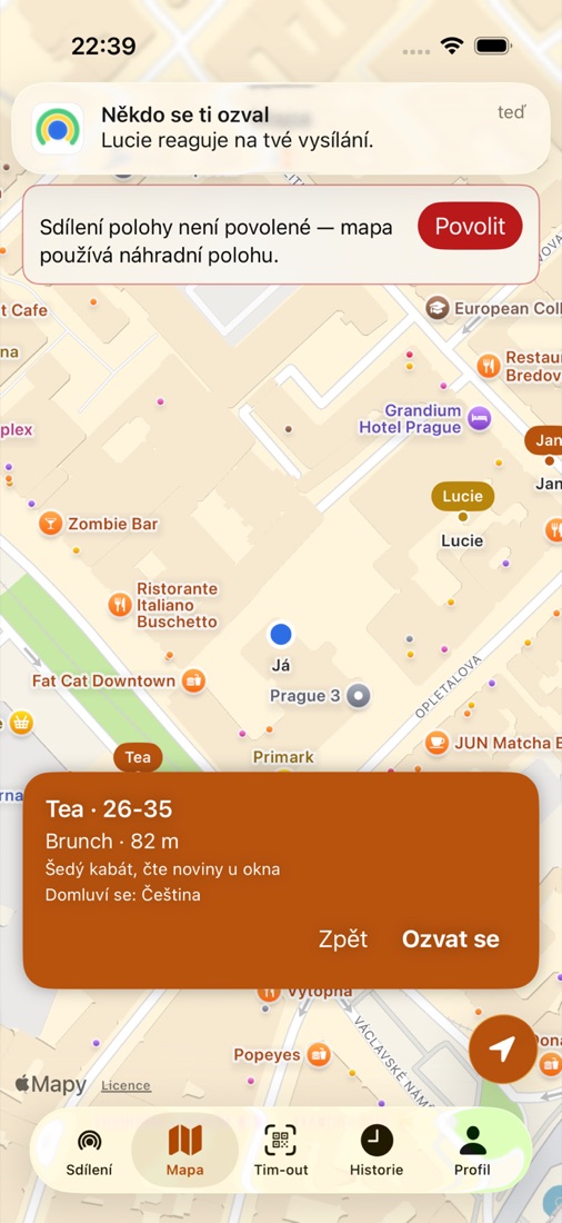Mapa okolí s kartou člověka, který nabízí brunch, a tlačítkem Ozvat se